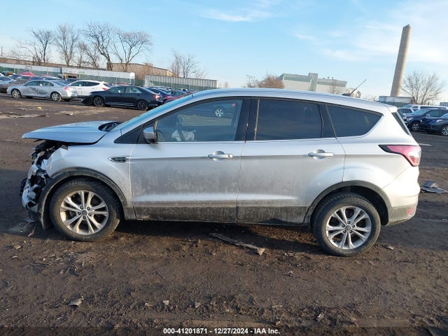 1FMCU0GD9HUC58883 Ford ESCAPE SE