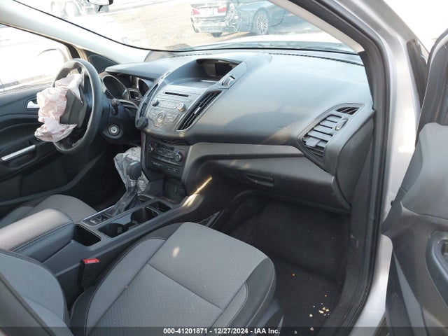 1FMCU0GD9HUC58883 Ford ESCAPE SE