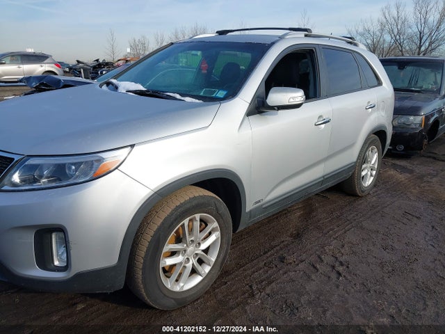 KIA Sorento Lx V6 2014 5XYKTDA71EG497743 Image 2