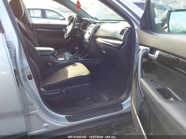 KIA Sorento Lx V6 2014 5XYKTDA71EG497743 Image 5