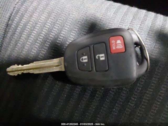 2T3ZFREV6HW382184 Toyota RAV4 LE