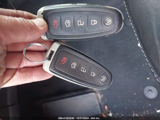 Ford Escape Titanium 2017 1FMCU0J90HUB14658 Image 10