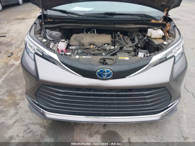 5TDYRKEC1NS100619 Toyota SIENNA XLE