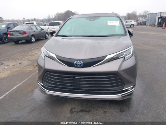 5TDYRKEC1NS100619 Toyota SIENNA XLE
