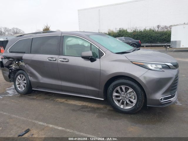 5TDYRKEC1NS100619 Toyota SIENNA XLE