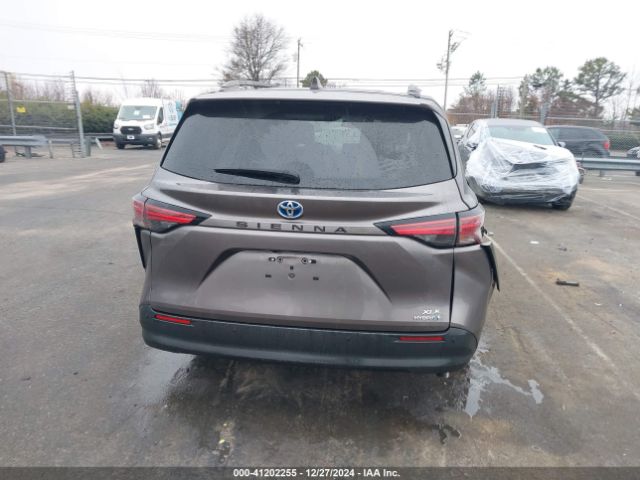 5TDYRKEC1NS100619 Toyota SIENNA XLE