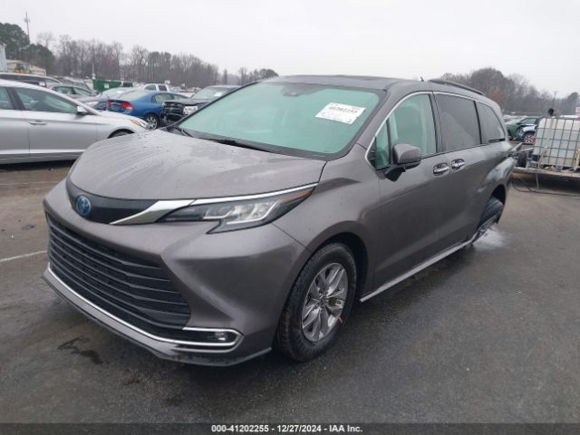 5TDYRKEC1NS100619 Toyota SIENNA XLE