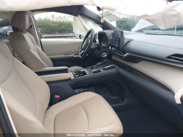 5TDYRKEC1NS100619 Toyota SIENNA XLE