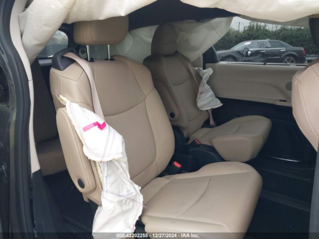 5TDYRKEC1NS100619 Toyota SIENNA XLE