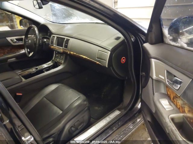 2011 JAGUAR XF SAJWA0FB9BLS09210 Photo 4