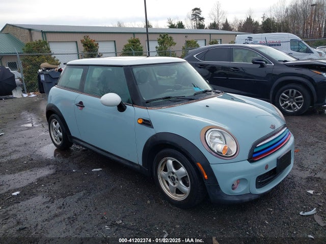 2011 MINI COOPER WMWSU3C59BT097431 Photo 0