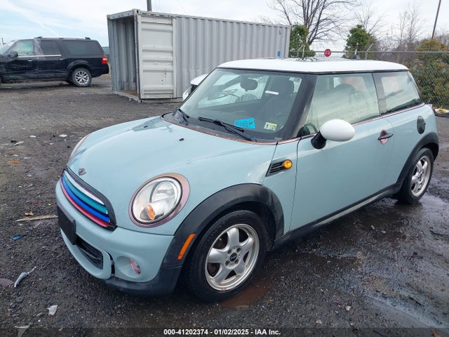 2011 MINI COOPER WMWSU3C59BT097431 Photo 1