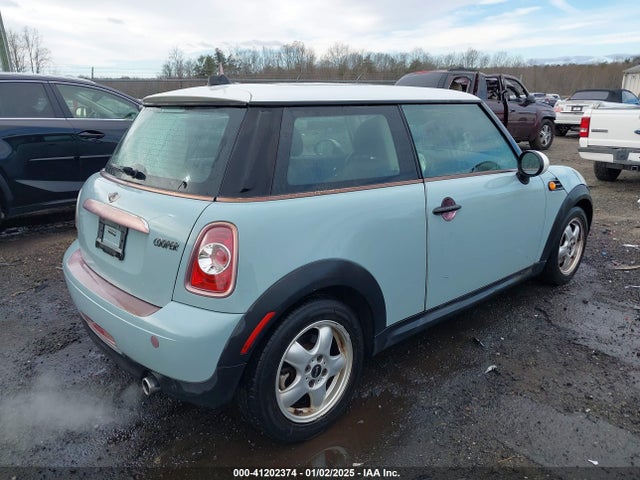 2011 MINI COOPER WMWSU3C59BT097431 Photo 3