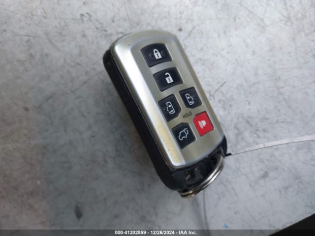 5TDYZ3DC4KS994036 Toyota Sienna Xle 8 Passenger