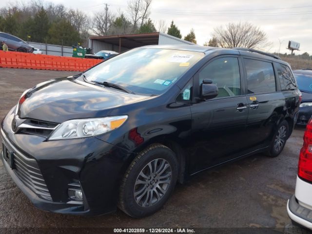 5TDYZ3DC4KS994036 Toyota Sienna Xle 8 Passenger