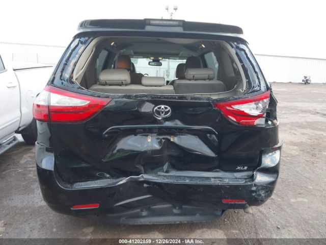 5TDYZ3DC4KS994036 Toyota Sienna Xle 8 Passenger