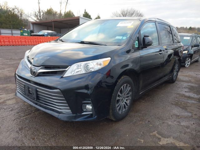 5TDYZ3DC4KS994036 Toyota Sienna Xle 8 Passenger