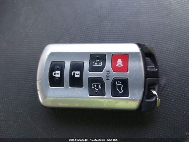 5TDYZ3DCXHS774960 Toyota Sienna Xle/limited