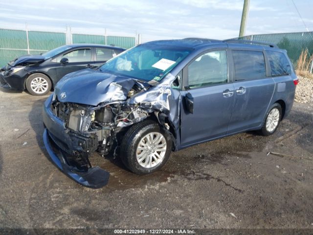 5TDYZ3DCXHS774960 Toyota Sienna Xle/limited