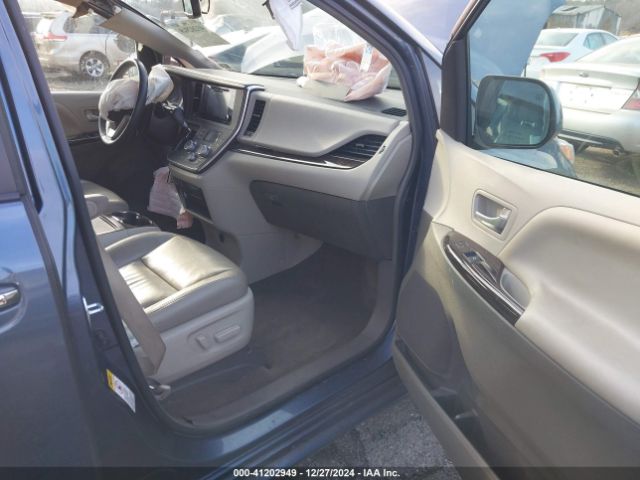 5TDYZ3DCXHS774960 Toyota Sienna Xle/limited