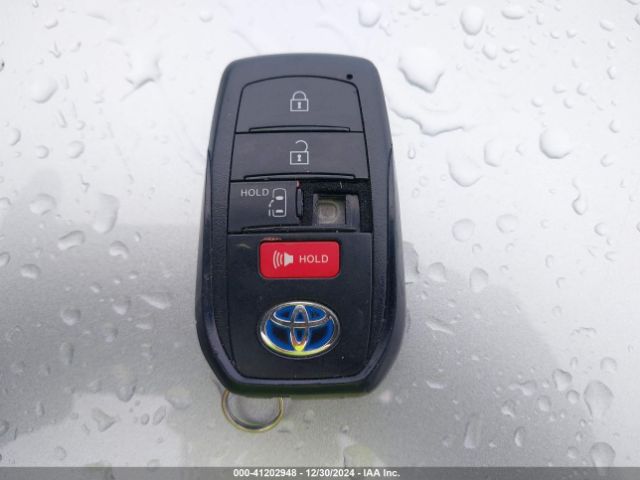 5TDKRKEC1NS097081 Toyota SIENNA LE