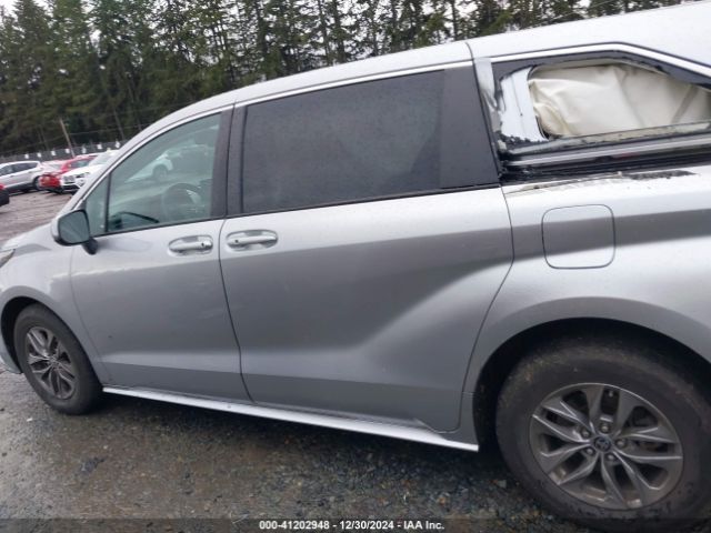 5TDKRKEC1NS097081 Toyota SIENNA LE