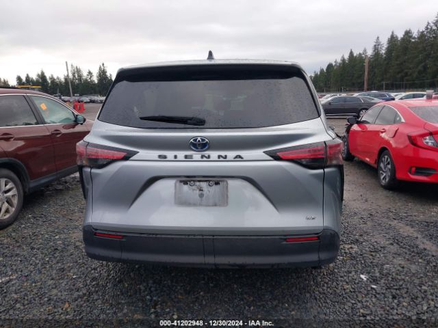5TDKRKEC1NS097081 Toyota SIENNA LE
