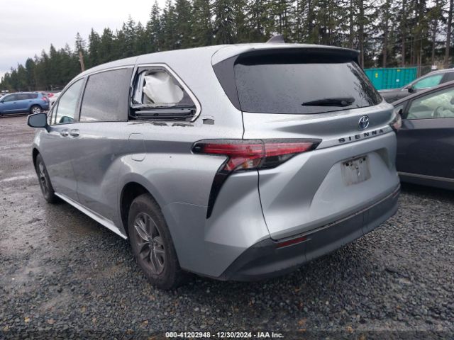 5TDKRKEC1NS097081 Toyota SIENNA LE