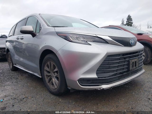 5TDKRKEC1NS097081 Toyota SIENNA LE