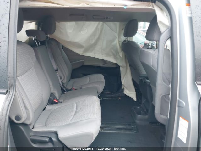 5TDKRKEC1NS097081 Toyota SIENNA LE