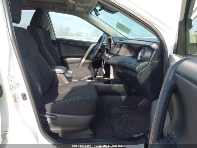 2T3WFREV8HW317906 Toyota Rav4 Xle