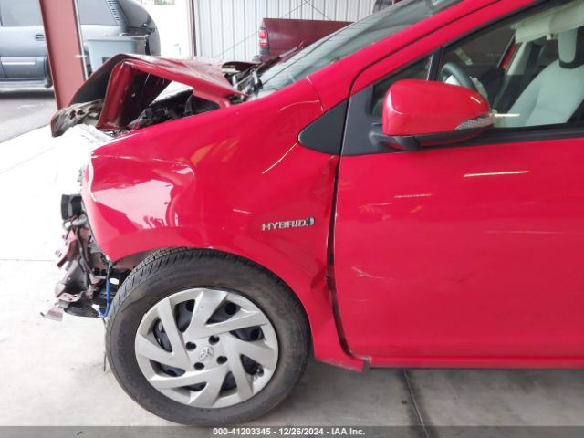 JTDKDTB33F1581101 Toyota Prius C One