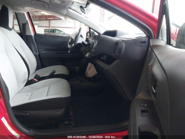 JTDKDTB33F1581101 Toyota Prius C One