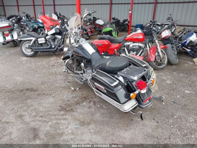 2011 HARLEY-DAVIDSON FLHR 1HD1FB412BB665991 Photo 2