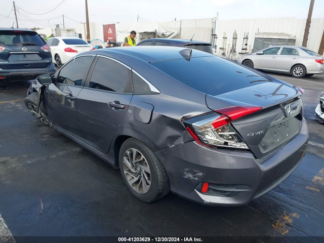 Honda CIVIC EX 2018 2HGFC2F79JH577190 Image 3