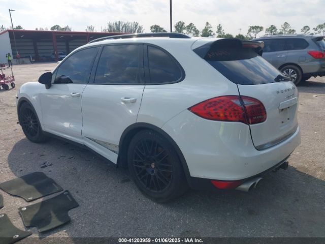 2012 PORSCHE CAYENNE WP1AB2A29CLA46695 Photo 2