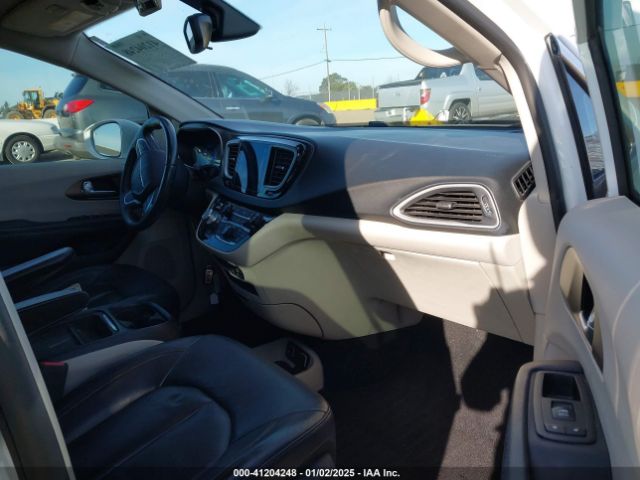 2C4RC1BGXHR795526 Chrysler Pacifica Touring-l