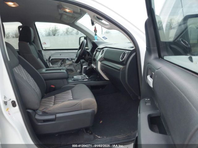 5TFRY5F19KX245581 Toyota Tundra Sr5 5.7l V8