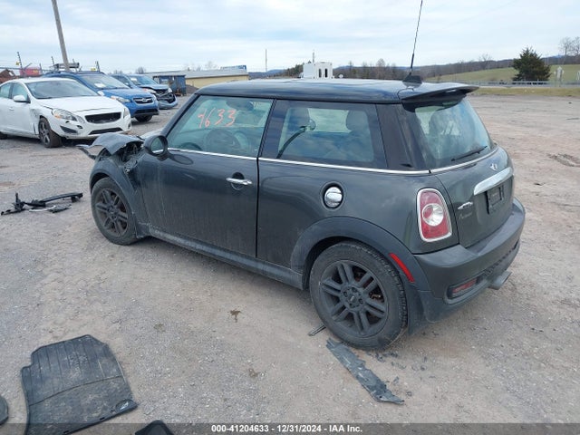 2011 MINI COOPER S WMWSV3C54BTY24956 Photo 2