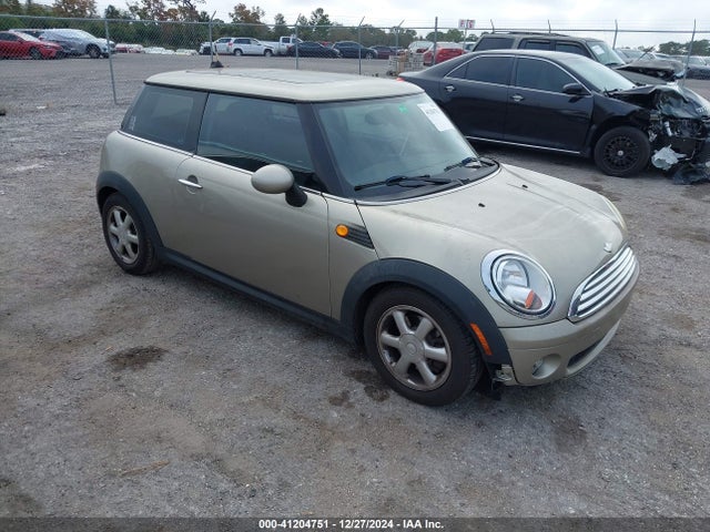 2009 MINI COOPER WMWMF33599TW73094 Photo 0