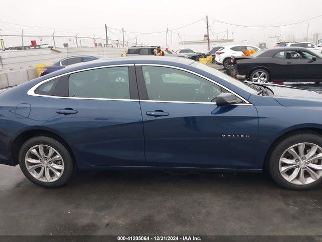 1G1ZD5ST5NF132667 Chevrolet Malibu Fwd Lt