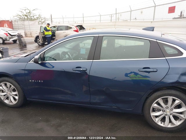 1G1ZD5ST5NF132667 Chevrolet Malibu Fwd Lt