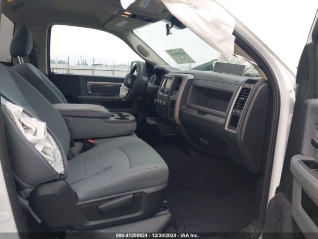 3C6JR6DG1KG512277 RAM 1500 Classic Tradesman  4x2 8' Box