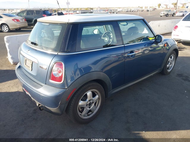 2011 MINI COOPER WMWSU3C54BT251365 Photo 3