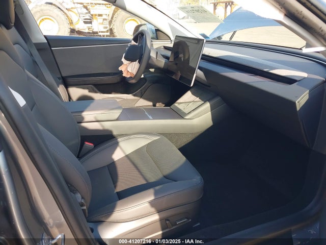2025 TESLA MODEL 3 5YJ3E1EAXSF904139 Photo 4