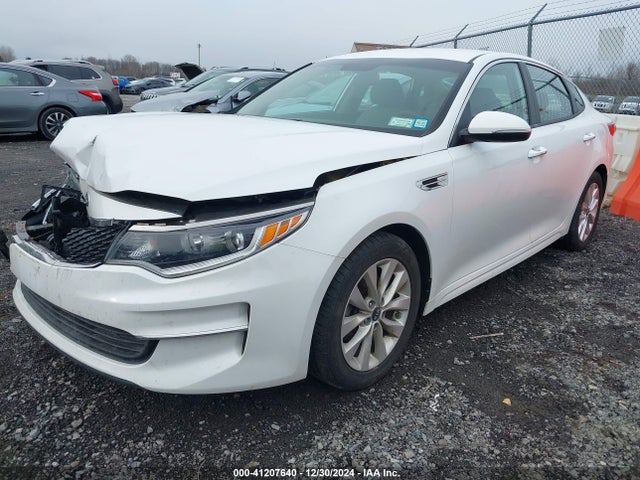 KIA Optima Lx 2018 5XXGT4L34JG251445 Image 2