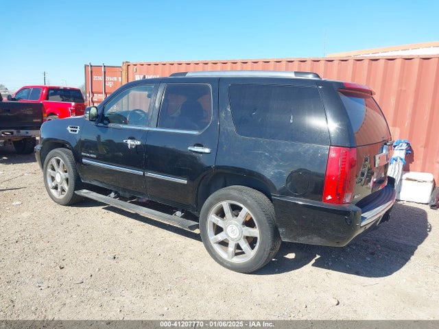 2011 CADILLAC ESCALADE 1GYS4CEF5BR321648 Photo 2