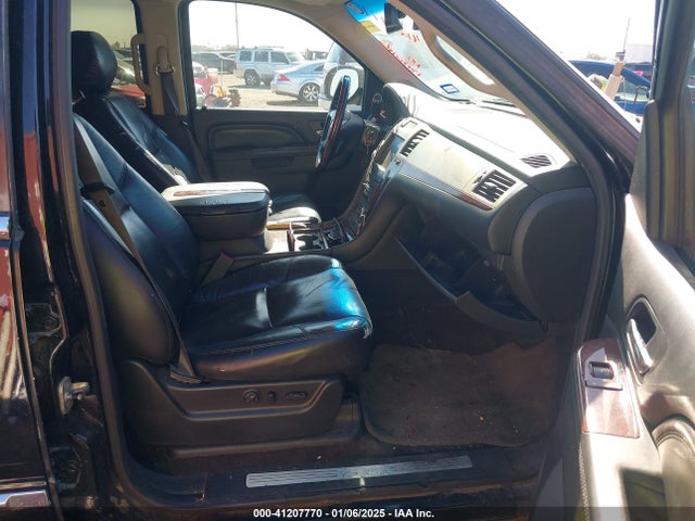 2011 CADILLAC ESCALADE 1GYS4CEF5BR321648 Photo 4