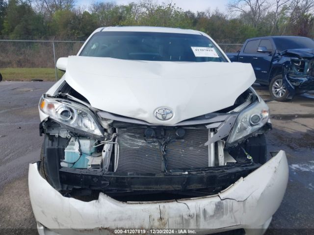 5TDYZ3DC5HS783453 Toyota Sienna Xle 8 Passenger