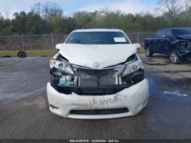 5TDYZ3DC5HS783453 Toyota Sienna Xle 8 Passenger